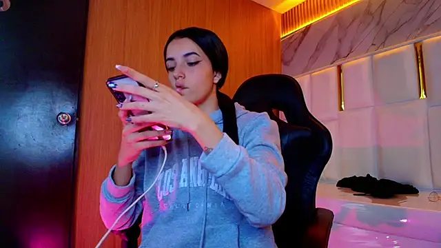 Snapshot of sophiadoll_tf chatting on October 29, 8:41 pm sophiadoll tf online show from October 29, 8:41 pm