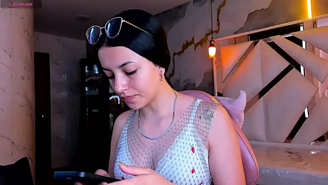 Snapshot of sophiadoll_tf chatting on July 18, 1:09 pm sophiadoll tf online show from July 18, 1:09 pm
