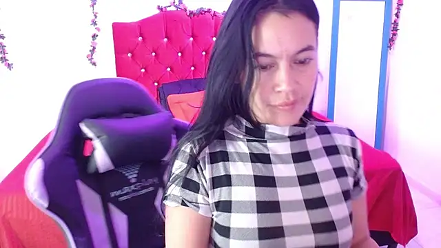 Snapshot of cristal1609 chatting on February 4, 12:33 pm cristal1609 online show from February 4, 12:33 pm