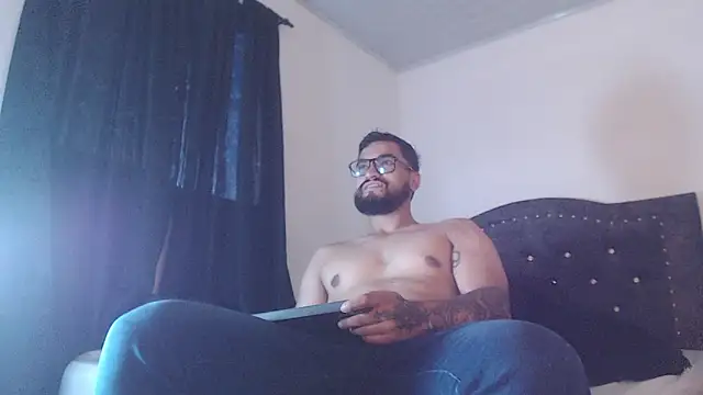 Chrys harris77 online show from April 9, 11:00 pm