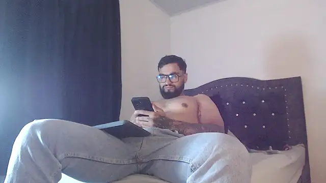 Chrys harris77 online show from April 14, 5:01 am