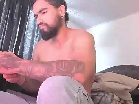 Snapshot of Chrys_harris77 chatting on June 3, 4:44 pm Chrys harris77 online show from June 3, 4:44 pm