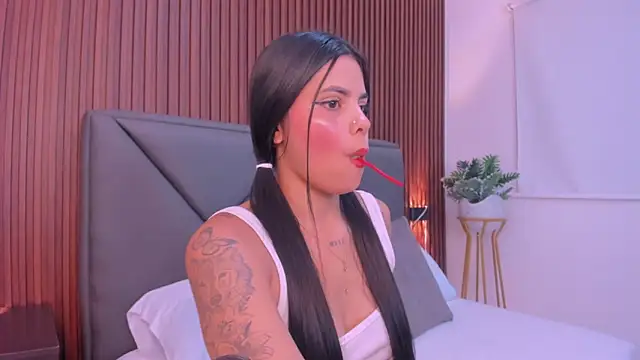 molly lovee  online show from February 11, 7:25 pm