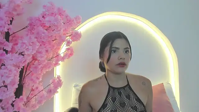 molly lovee  online show from June 30, 7:25 pm