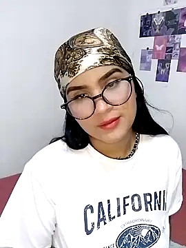 Snapshot of Renata_Zoe chatting on September 27, 1:23 am Renata Zoe online show from September 27, 1:23 am