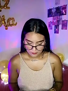 Renata Zoe online show from November 16, 1:32 am