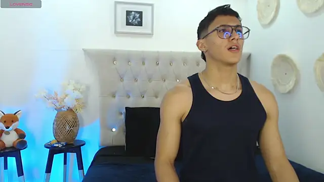 Snapshot of SalvadorFit chatting on September 19, 8:24 pm SalvadorFit online show from September 19, 8:24 pm