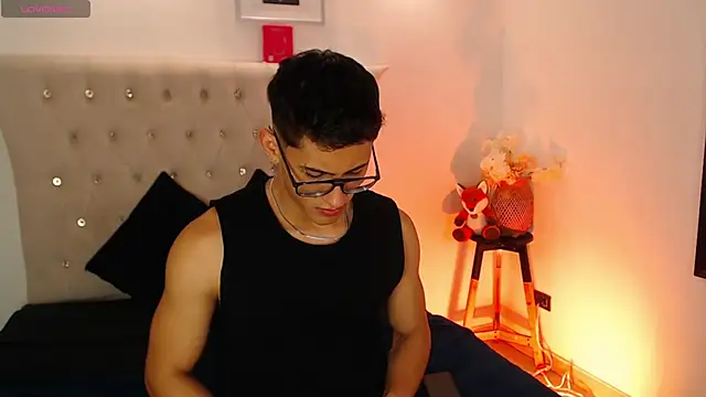 Snapshot of SalvadorFit chatting on September 30, 8:59 pm SalvadorFit online show from September 30, 8:59 pm