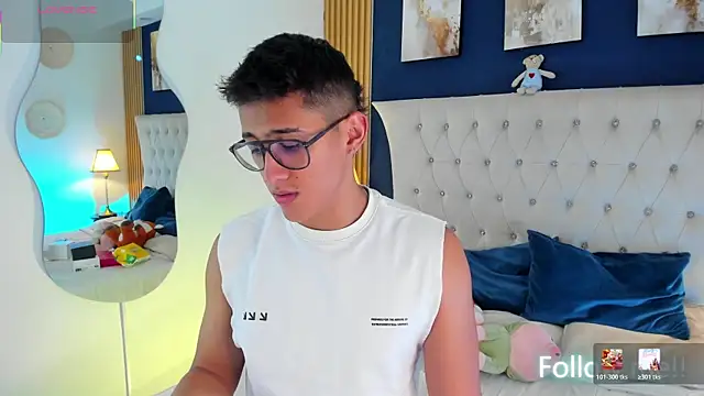 Snapshot of SalvadorFit chatting on July 1, 8:20 pm SalvadorFit online show from July 1, 8:20 pm