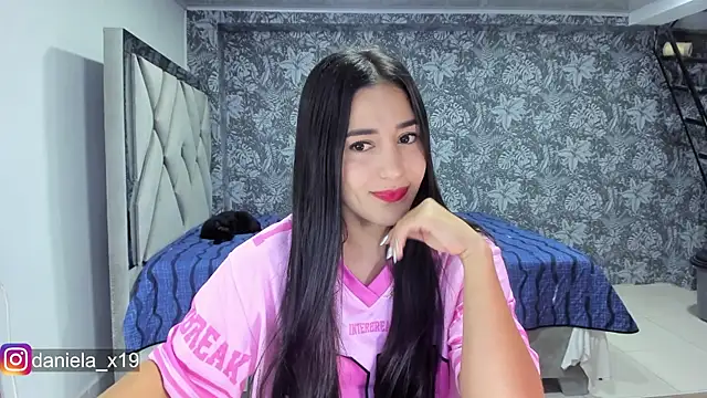 Snapshot of Daniela_x19 chatting on May 26, 12:53 am Daniela x19 online show from May 26, 12:53 am