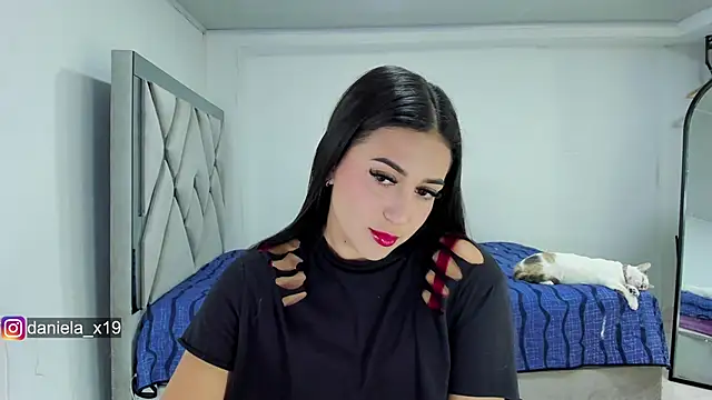 Snapshot of Daniela_x19 chatting on December 3, 12:44 am Daniela x19 online show from December 3, 12:44 am