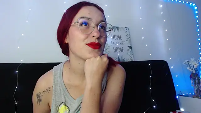 Snapshot of kat_desiree chatting on February 3, 2:00 am kat desiree online show from February 3, 2:00 am