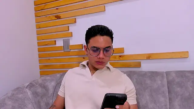 axel vega online show from October 6, 1:12 pm