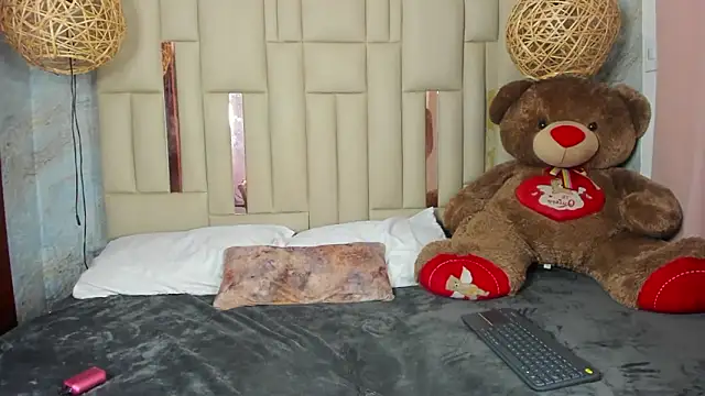 Snapshot of Dixiebelle chatting on February 13, 2:33 am Dixiebelle online show from February 13, 2:33 am