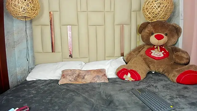 Snapshot of Dixiebelle chatting on February 14, 1:39 am Dixiebelle online show from February 14, 1:39 am