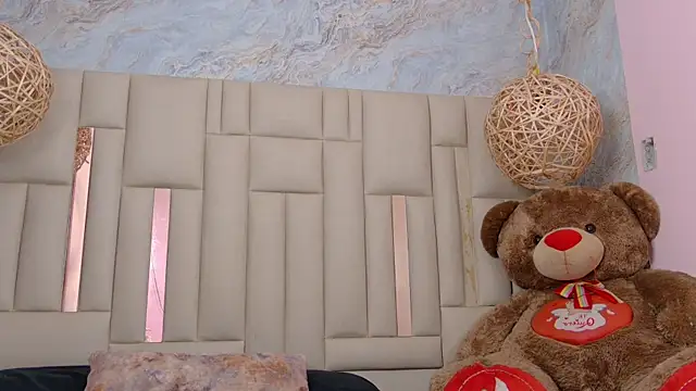 Dixiebelle online show from April 15, 1:00 am