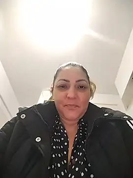 Snapshot of Lunita86 chatting on June 9, 2:01 am Lunita86 online show from June 9, 2:01 am
