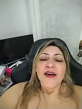 Snapshot of Lunita86 chatting on May 25, 5:11 pm Lunita86 online show from May 25, 5:11 pm