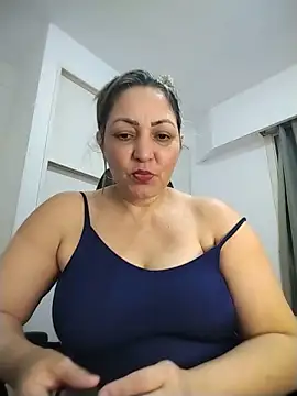 Snapshot of Lunita86 chatting on June 2, 2:11 am Lunita86 online show from June 2, 2:11 am