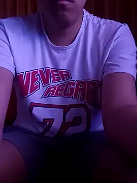 Snapshot of supguyLat chatting on February 4, 9:48 am supguyLat online show from February 4, 9:48 am