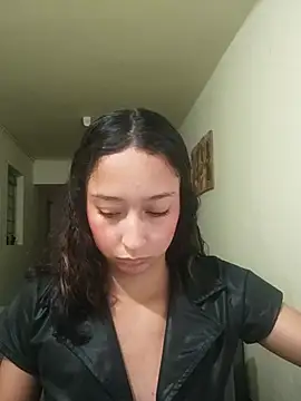 Vale stone  online show from November 18, 9:29 pm