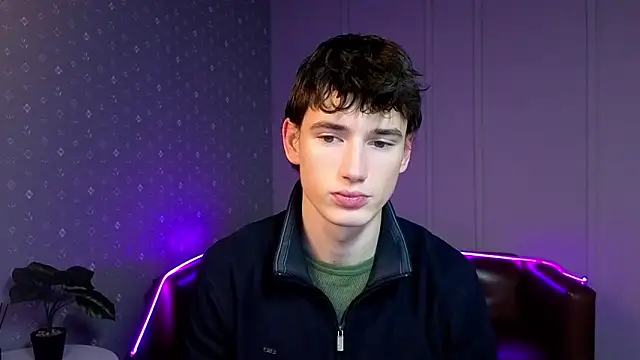 Snapshot of Max_Foks chatting on December 23, 10:47 am Max Foks online show from December 23, 10:47 am