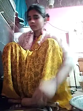 Snapshot of R_Roshni chatting on December 18, 10:57 pm R Roshni online show from December 18, 10:57 pm