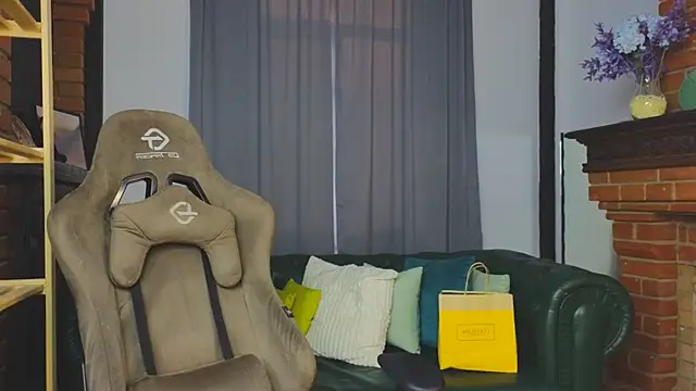 Snapshot of Marta_Wils chatting on November 19, 3:28 am Marta Wils online show from November 19, 3:28 am