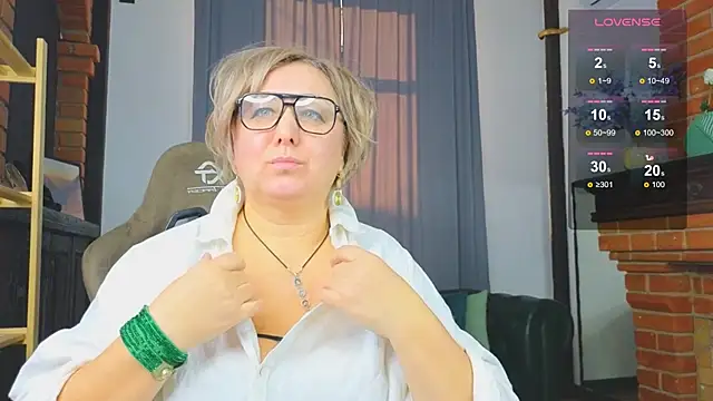 Snapshot of Marta_Wils chatting on November 17, 3:32 am Marta Wils online show from November 17, 3:32 am