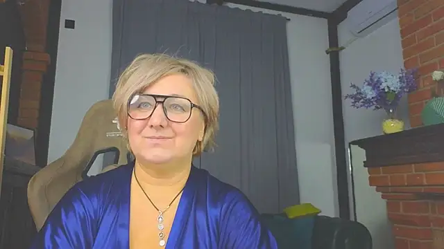 Snapshot of Marta_Wils chatting on November 14, 10:08 am Marta Wils online show from November 14, 10:08 am