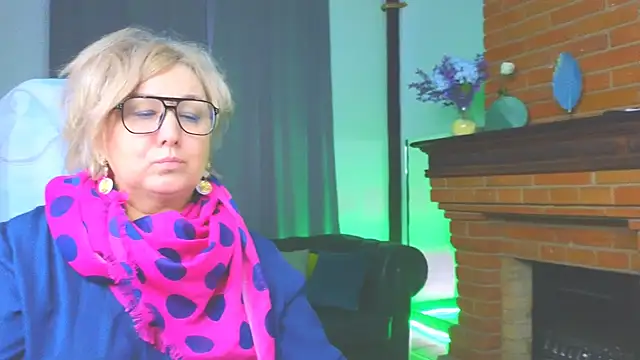 Snapshot of Marta_Wils chatting on December 16, 6:28 am Marta Wils online show from December 16, 6:28 am