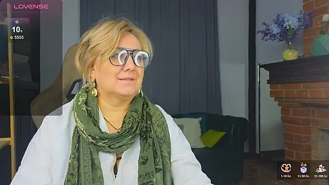 Snapshot of Marta_Wils chatting on November 12, 3:10 am Marta Wils online show from November 12, 3:10 am