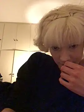 juliaoneandonly online show from February 24, 9:15 pm