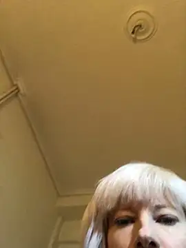 juliaoneandonly online show from October 8, 9:44 am