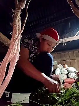 callistra online show from April 3, 1:06 pm