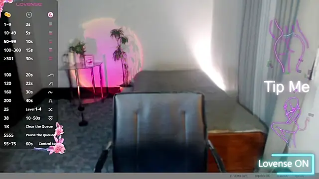 Snapshot of Divine_Goddesss chatting on October 17, 4:27 am Divine Goddesss online show from October 17, 4:27 am
