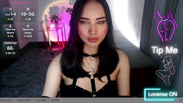Snapshot of Divine_Goddesss chatting on November 16, 3:55 am Divine Goddesss online show from November 16, 3:55 am