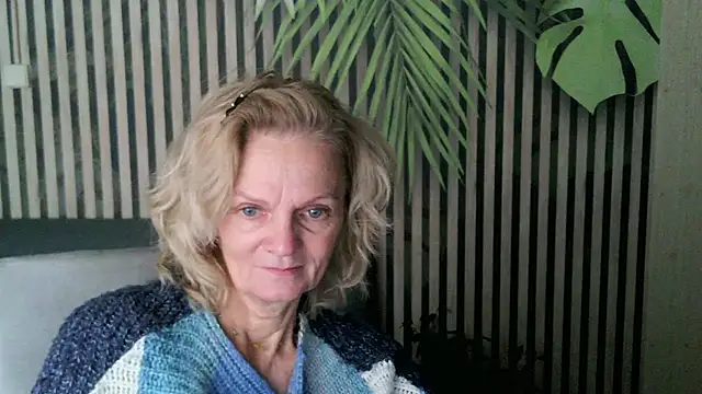 Snapshot of Zoe_Steell chatting on October 24, 12:26 pm Zoe Steell online show from October 24, 12:26 pm