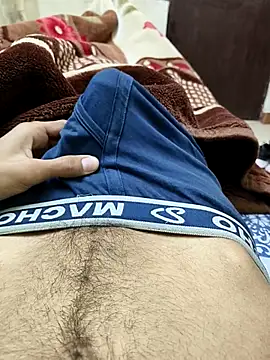 Snapshot of king_boy070 chatting on January 9, 5:25 am king boy070 online show from January 9, 5:25 am