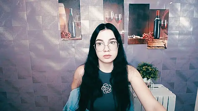 Snapshot of MiraBabe_ chatting on September 22, 8:20 am MiraBabe online show from September 22, 8:20 am