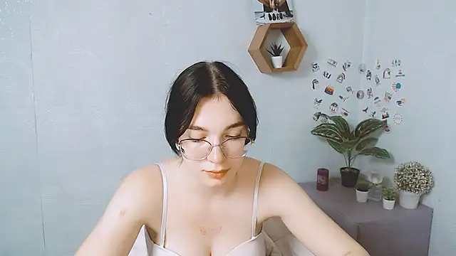 Snapshot of MiraBabe_ chatting on October 8, 7:21 am MiraBabe online show from October 8, 7:21 am