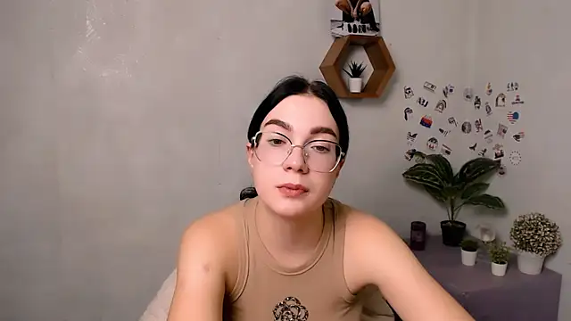 Snapshot of MiraBabe_ chatting on October 13, 8:05 am MiraBabe online show from October 13, 8:05 am