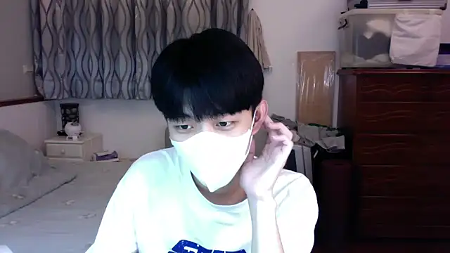 Snapshot of kai101010 chatting on November 21, 1:32 pm kai101010 online show from November 21, 1:32 pm