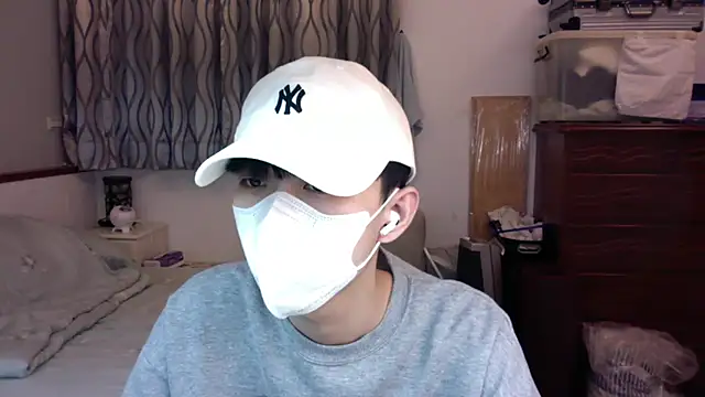 Snapshot of kai101010 chatting on November 18, 2:42 pm kai101010 online show from November 18, 2:42 pm