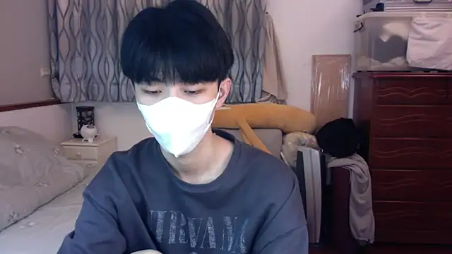 Snapshot of kai101010 chatting on November 27, 2:17 pm kai101010 online show from November 27, 2:17 pm