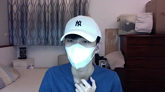 Snapshot of kai101010 chatting on September 23, 1:07 pm kai101010 online show from September 23, 1:07 pm