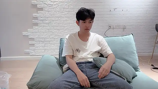 xlong00099 online show from September 19, 7:45 am