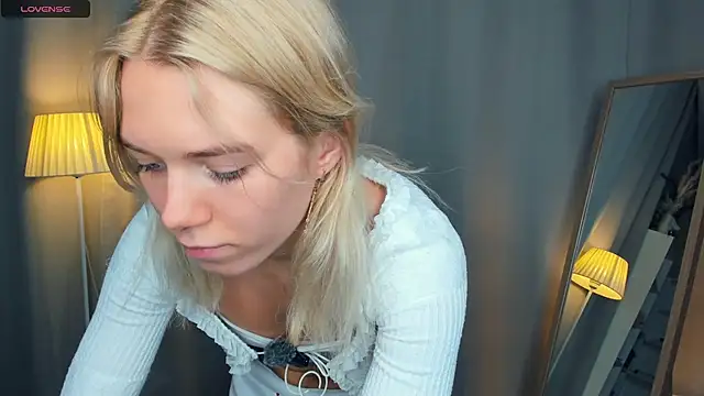 Snapshot of DianeHonnette chatting on July 16, 7:11 pm DianeHonnette online show from July 16, 7:11 pm
