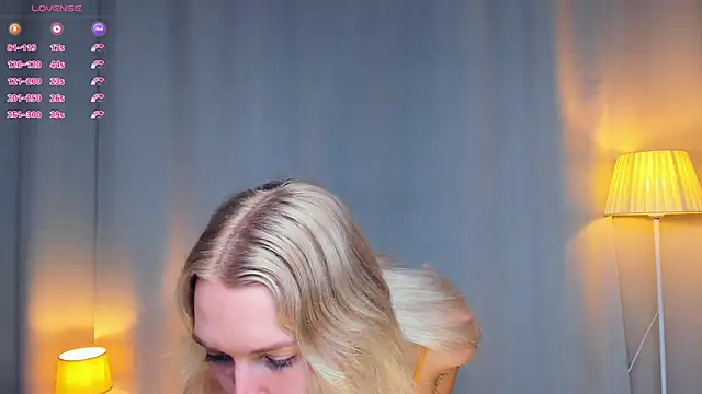 Snapshot of DianeHonnette chatting on July 11, 7:14 pm DianeHonnette online show from July 11, 7:14 pm