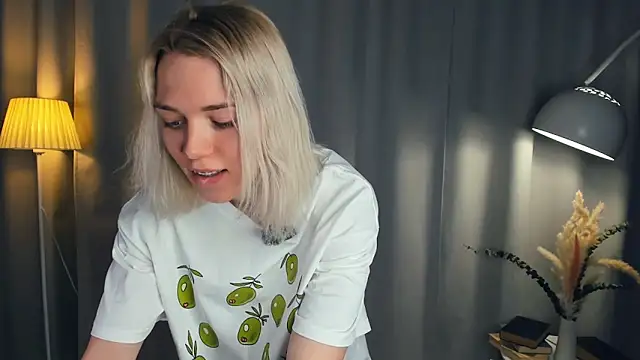 DianeHonnette online show from March 21, 7:29 pm